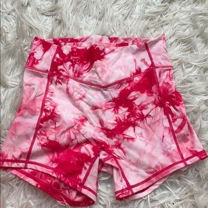 Balance Athletica
THE OG SHORT - TIE DYE HIBISCUS